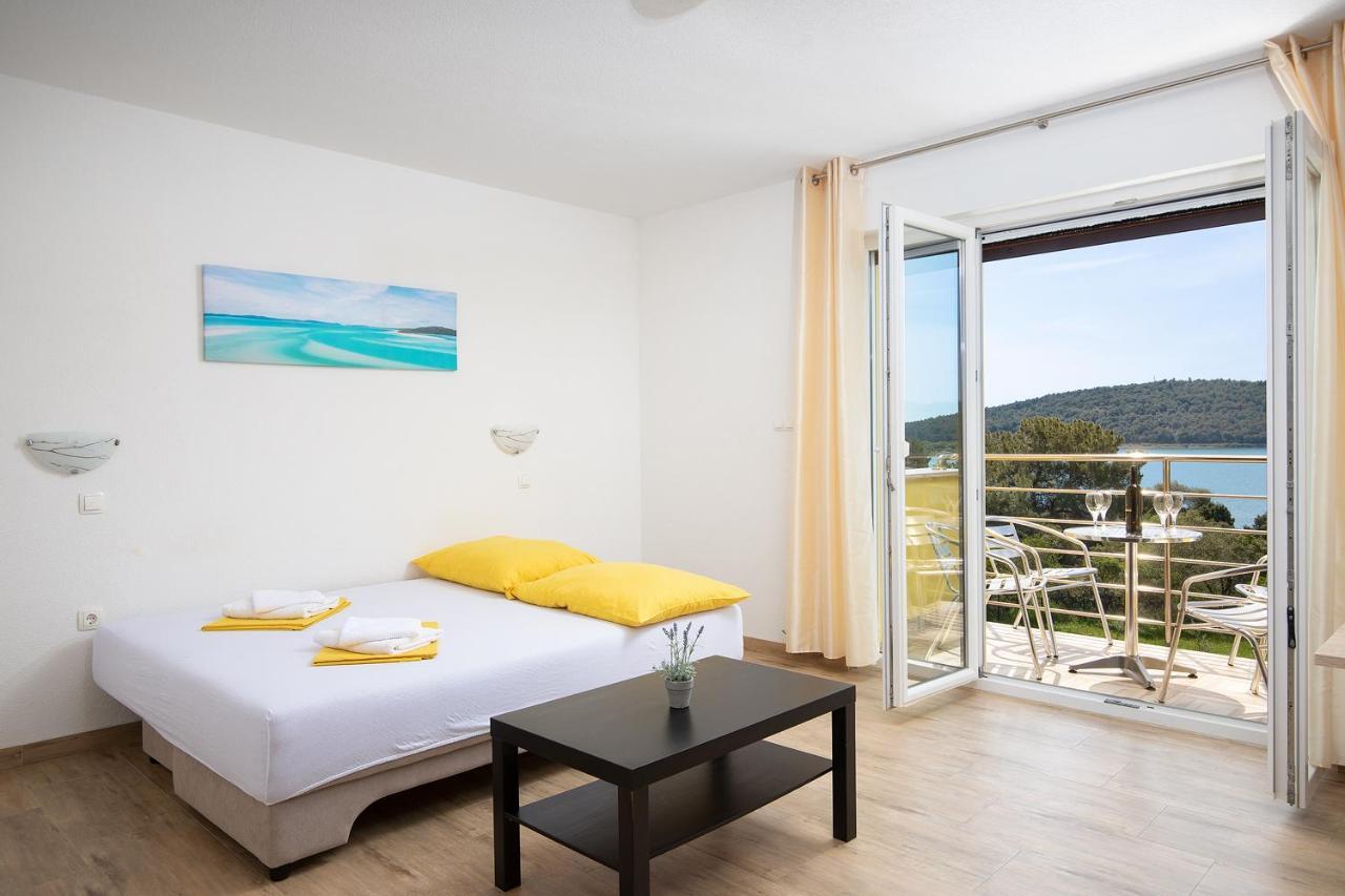 Apartmani Mirna Luka 波梅尔 外观 照片