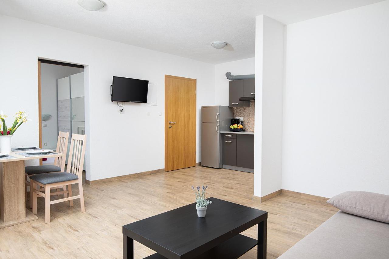 Apartmani Mirna Luka 波梅尔 外观 照片