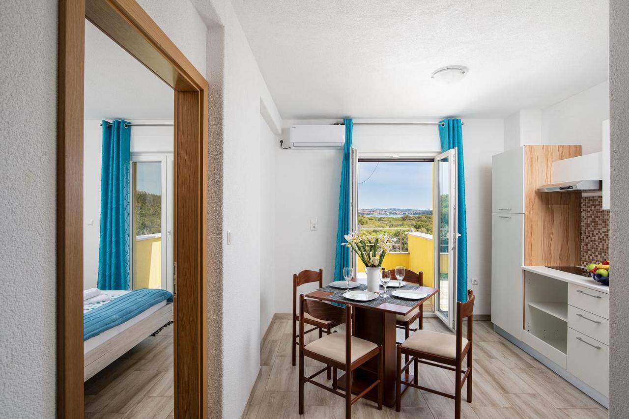 Apartmani Mirna Luka 波梅尔 外观 照片