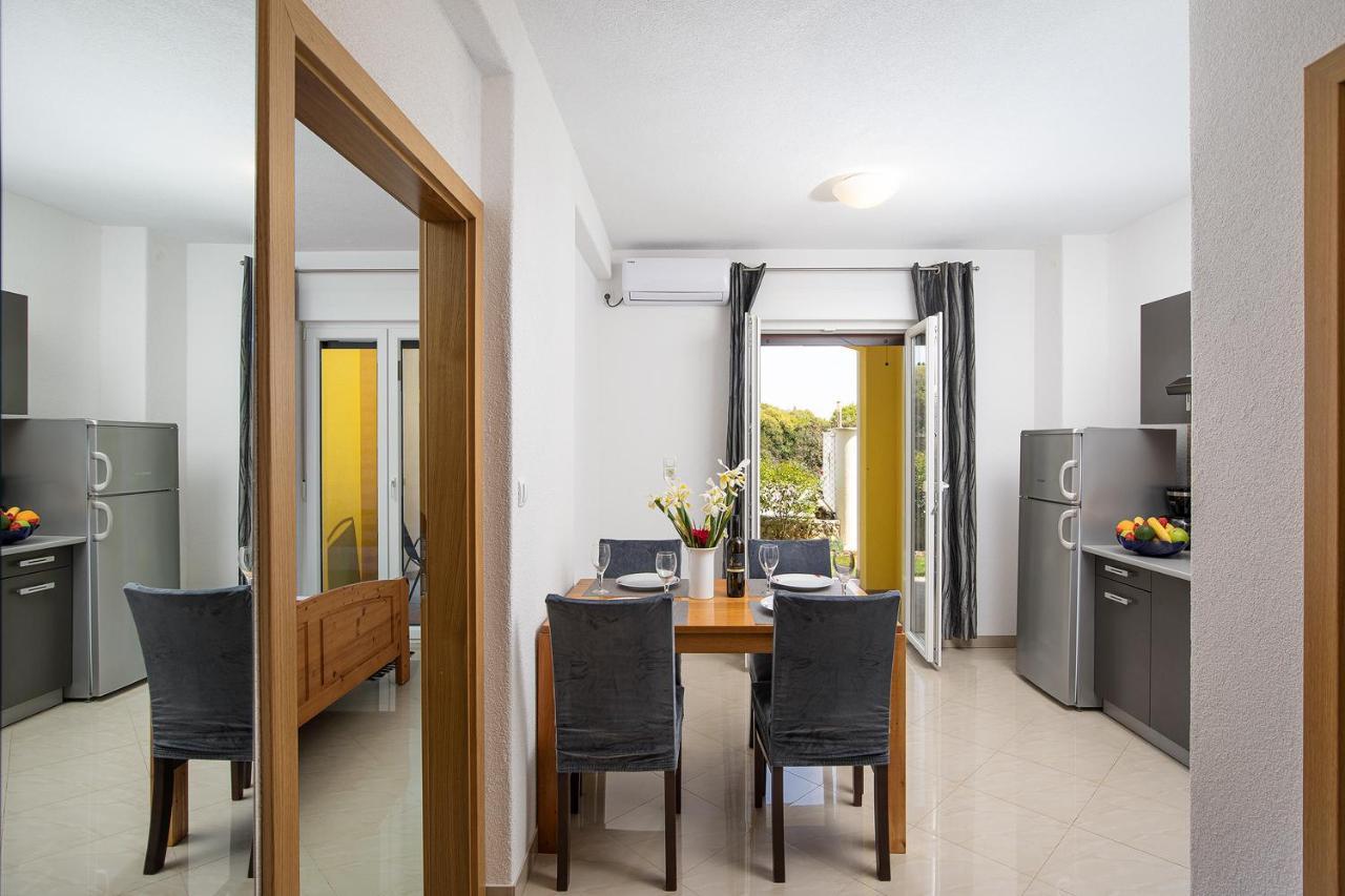 Apartmani Mirna Luka 波梅尔 外观 照片